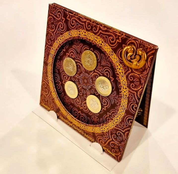 Монеты 100 тенге ,, Сакский стиль ''