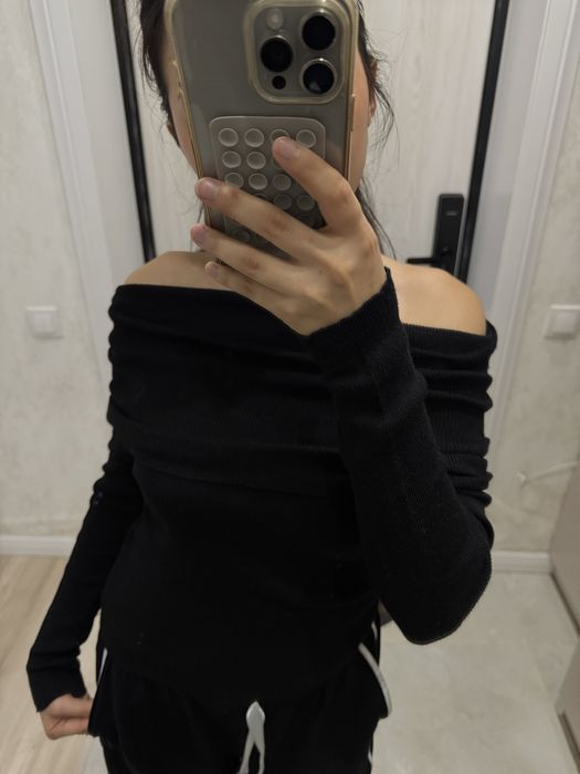 Кофточка с открытими плечами