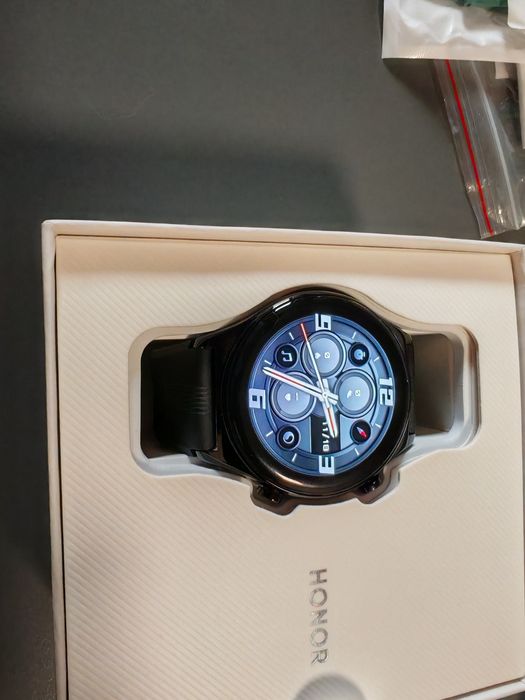 Смарт часовник HONOR