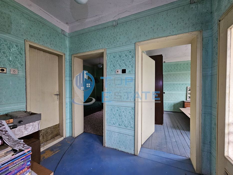 Здрава тухлена къща с гараж в село Пиперково, област Русе