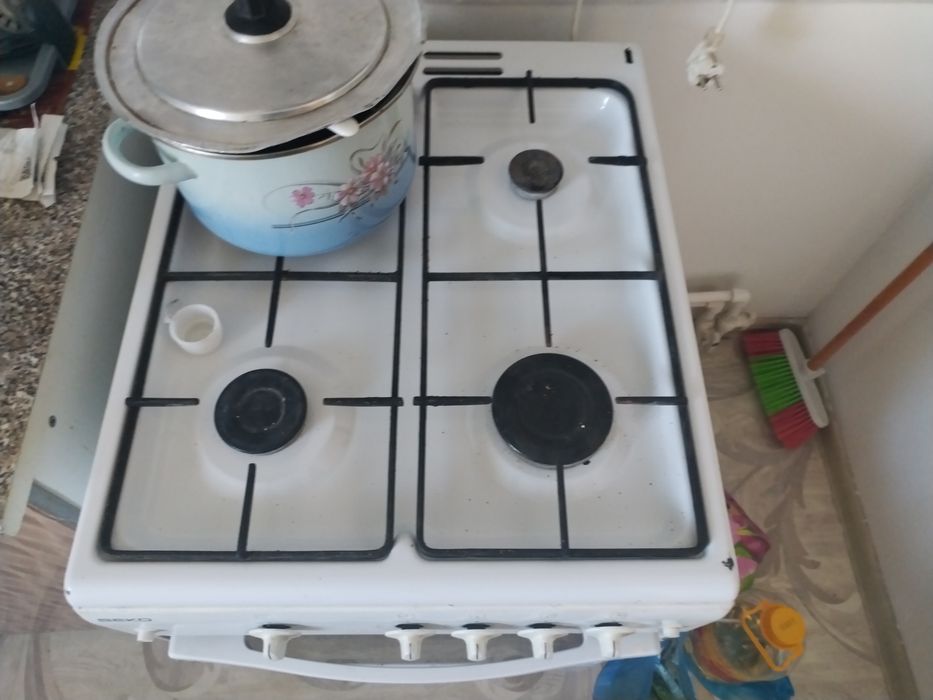Продам газовую плиту
