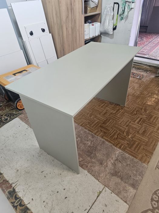 Продам стол новый