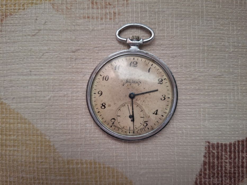 Продавам ретро, джобен часовник "Молния"/"Кристал"от времето на СССР.