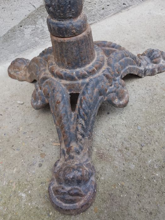 Măsura cafea  / piedestal vechi  din fonta masiva