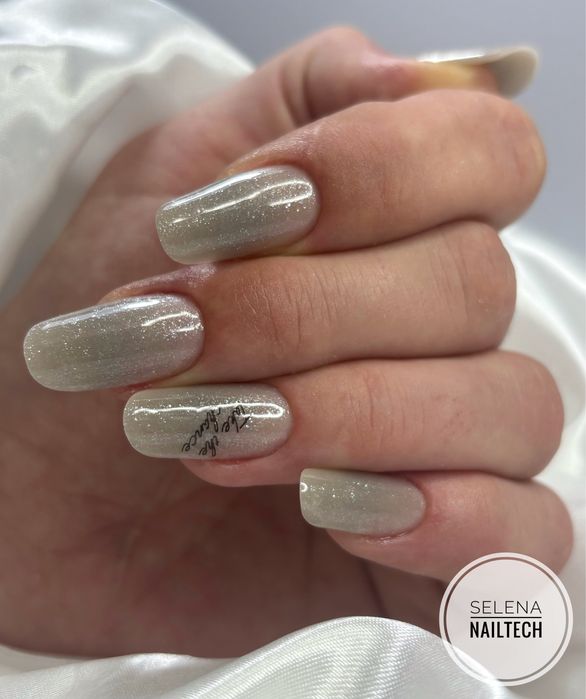 Unghii cu gel si oja semi