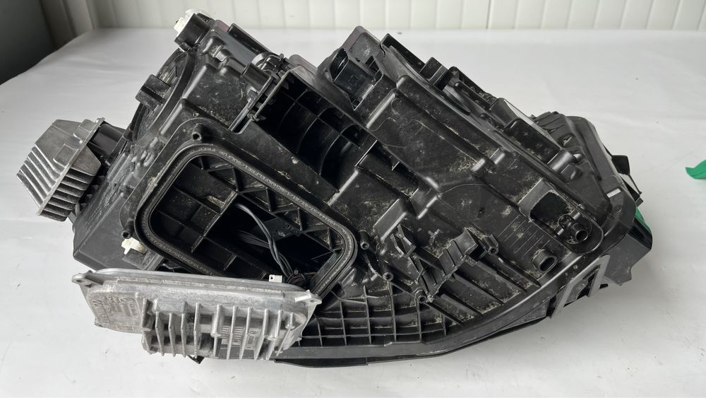 Ляв и десен фар Mercedes GLA w247 2019-