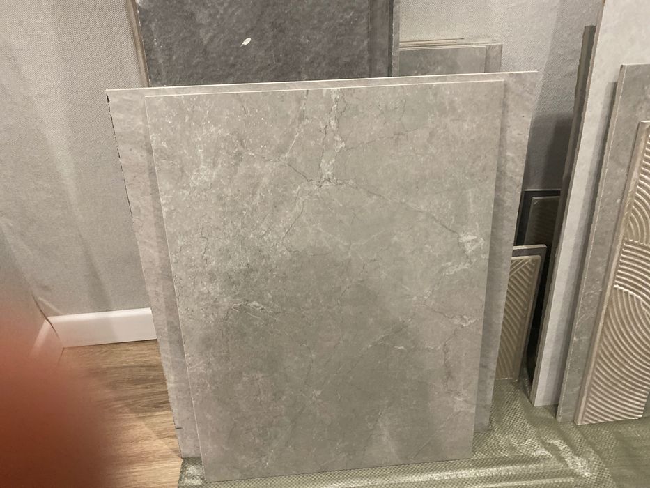 Отдам бесплатно остатки кафеля.