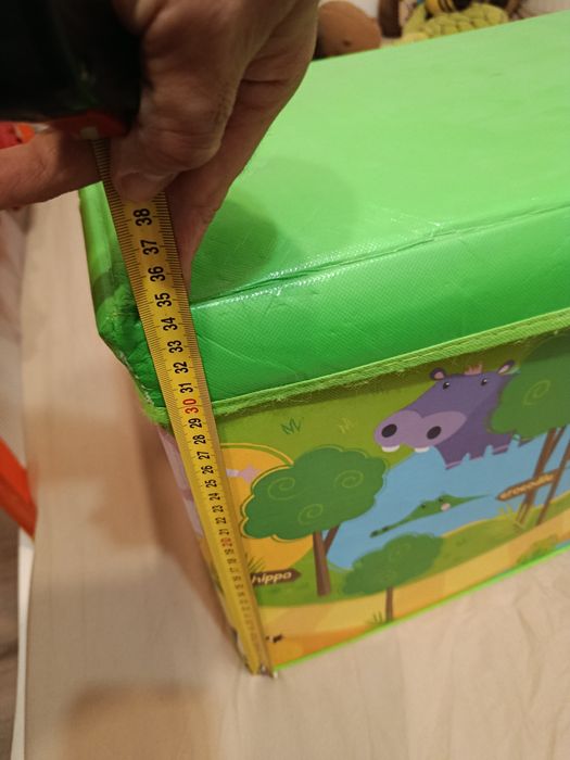 Cutie de jucarii si cca 16 jocuri diverse de societate si puzzle-uri