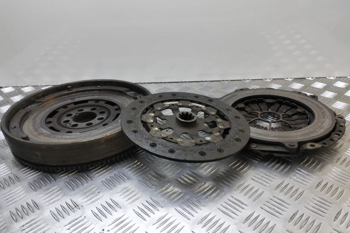 Kit Ambreiaj Masa Dubla  Lipsa cod BMW Seria 3 E46 (facelift)