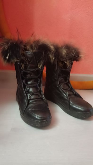 Ботинки с мехом оригинальные.