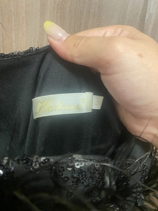 Бутикова рокля с паети и пера