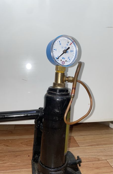 Гидравлический телескопический домкрат для холодильника