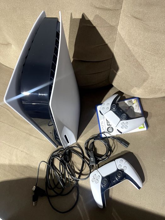 Sony PlayStation 5 с дисководом + 2 джостика и 1 диск