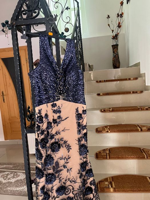 Vând rochi pentru evenimente