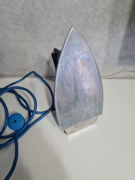 Продам утюг () в хорошем состоянии