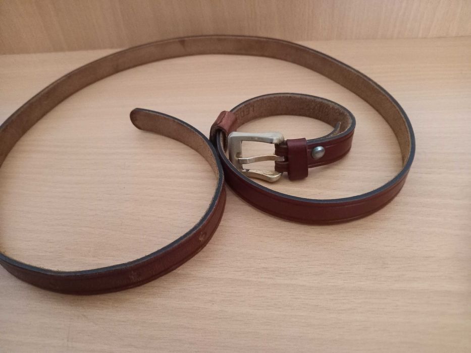 Продавам кожен дамски тесен колан 96см.