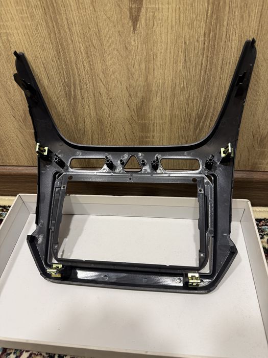 Продается рамка под монитор для автомобиля кобольт