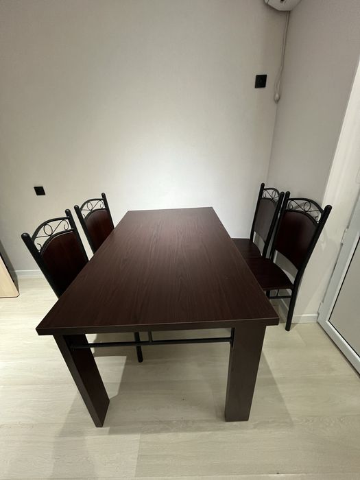 Продается стол со стульями (4шт)