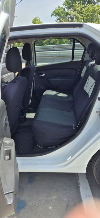 Vând Dacia Logan