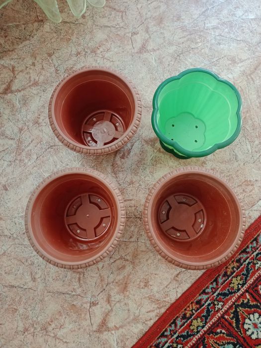 Продам горшки цветочные