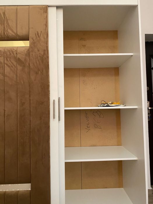 Dulap nou cu rafturi