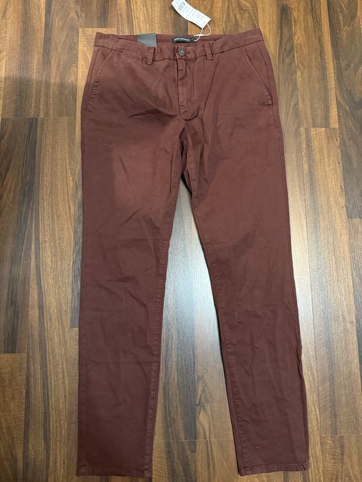 Pantaloni chino noi cu eticheta