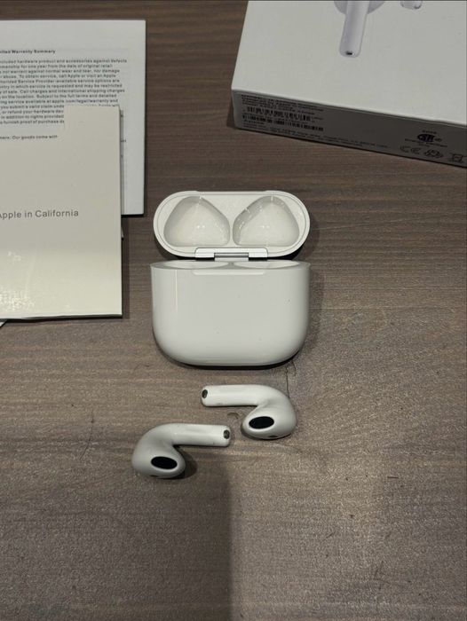 Airpods gen 4 (căști wireless Apple)