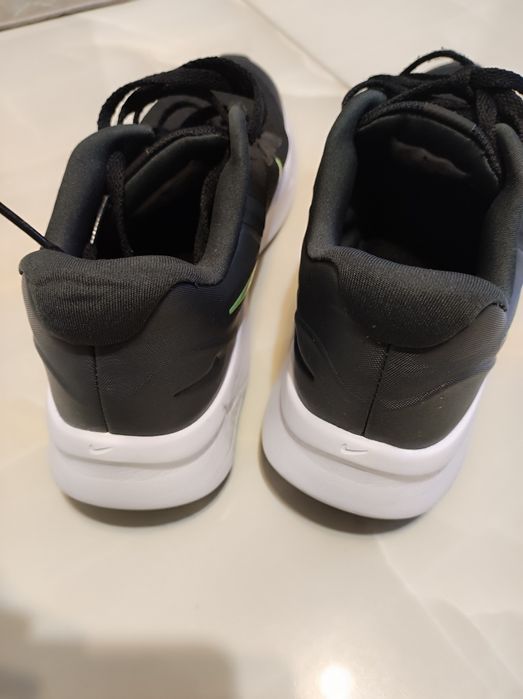 Nike маратонки ..