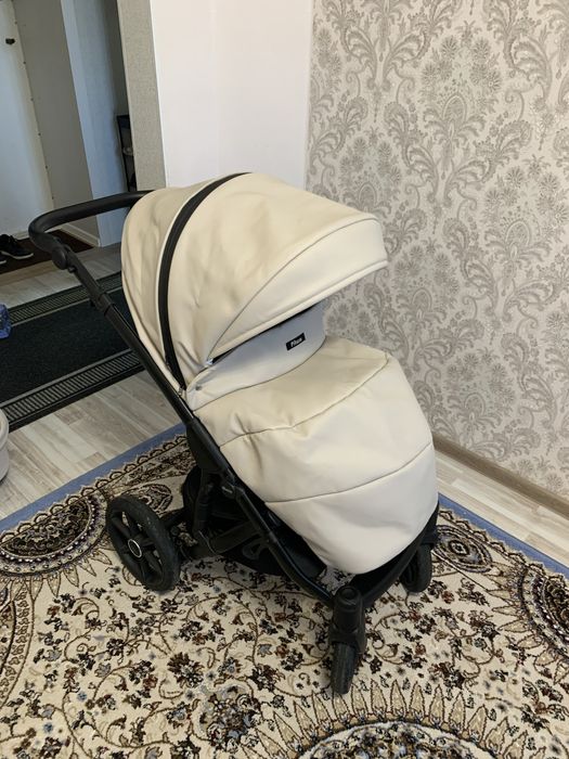 Продам Детскую каляску 2 в 1