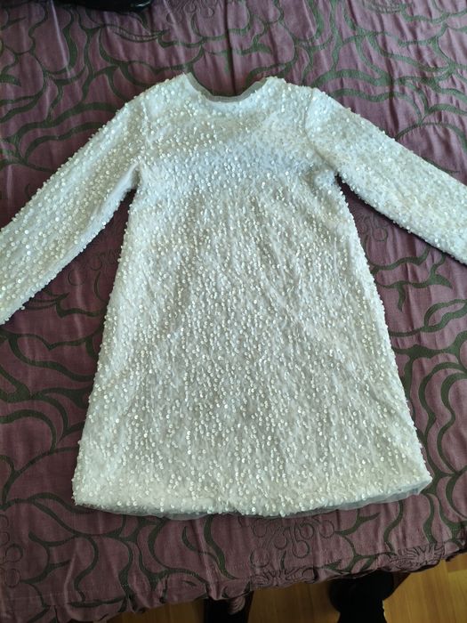 Бяла елегантна рокля