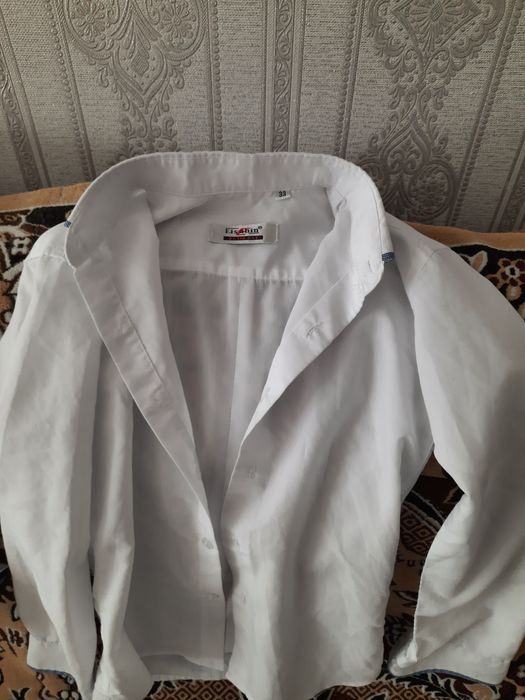 Продам рубашки на мальчика.