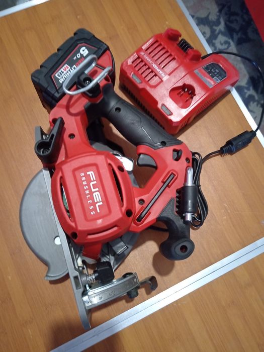 Vând circular Milwaukee M 18 FCS 552