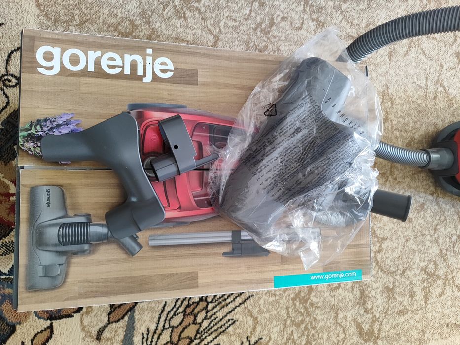 Пылесос Gorenje красный