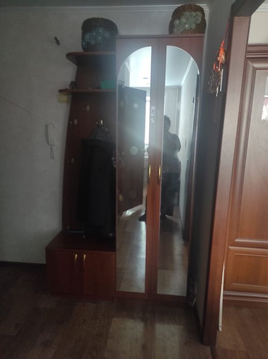 Продам прихожую (шкаф)