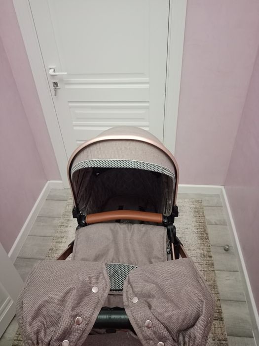 Коляска почти жана