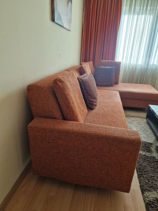 Vând colțar, culoare cărămizie
