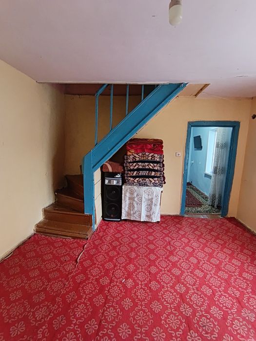 Uy sotiladi dom 4 xona