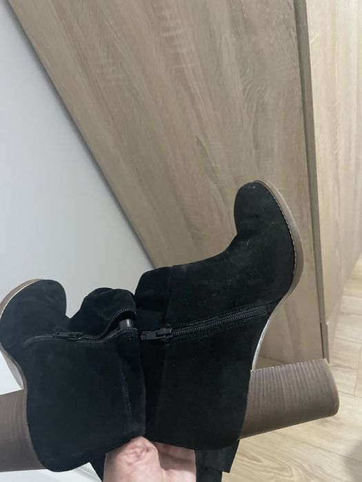 Cizme negre de piele