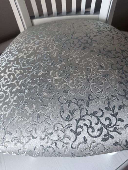 Продам стол и стулья