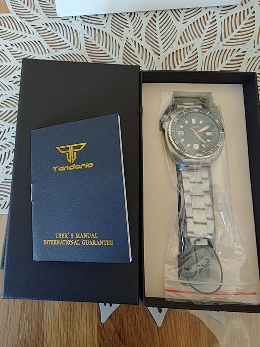 Se vinde ceas Tandorio automatic nou cu mecanism NH 36 de la Seiko. Ceasul vine împreună cu cutie originală,manual.Dimensiune 45 mm cu coroniță.