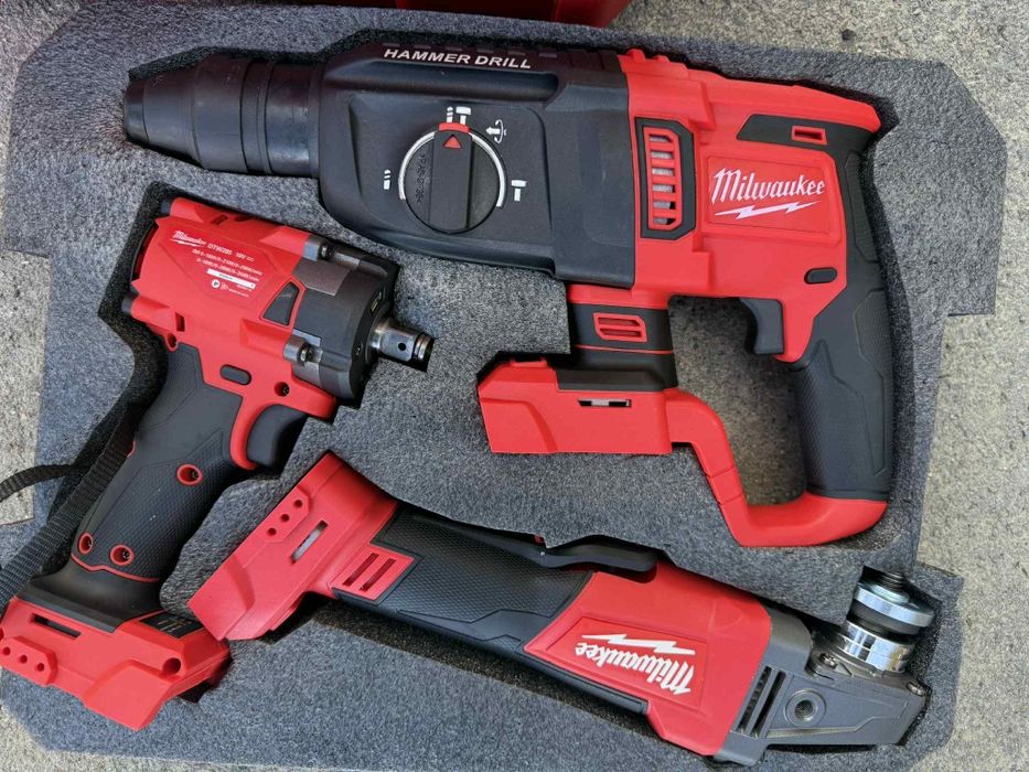 ТОП Оферта! Професионален Комплект Milwaukee M18 (4 Инструмента + 3 x