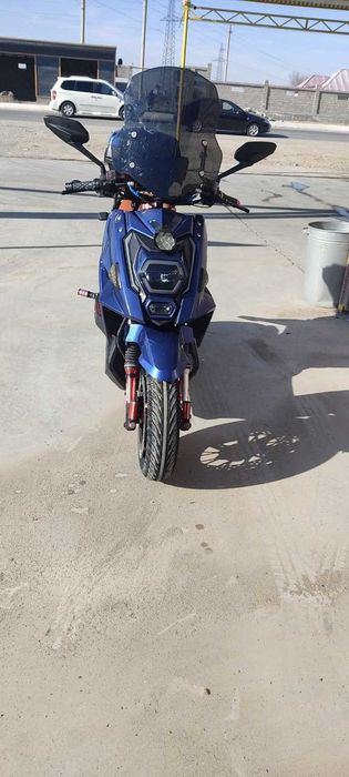 Sportivni skuter sotiladi