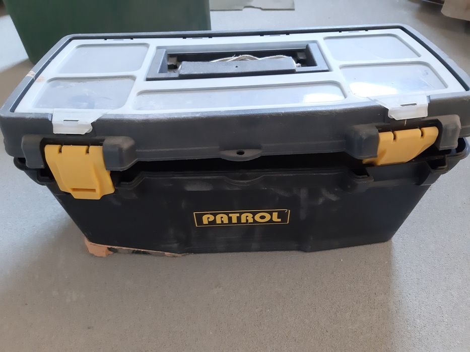 Vând 2 cutii pentru scule și chei