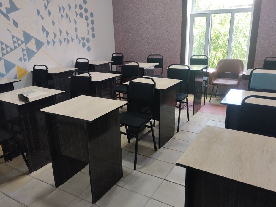 1 kishilik parta. oʻquv markazlar uchun juda yaxshi va qulay.