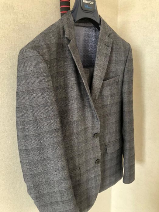 Продам 3 костюма