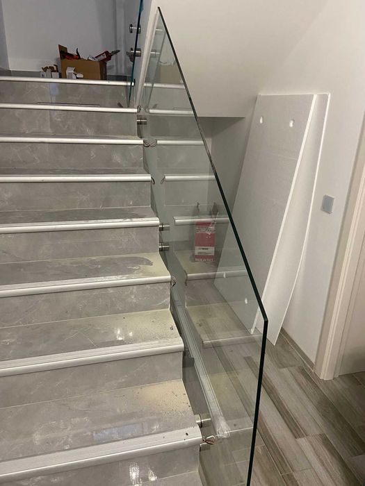 Balustrada de sticla