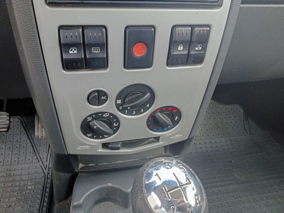 Vând Dacia Logan full 14 benzina  an 2007 euro. 4  unic proprietar de noua