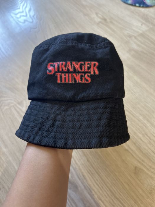 Шапка  с лого Stranger Things