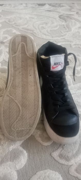 Две кроссовки  для повседневной