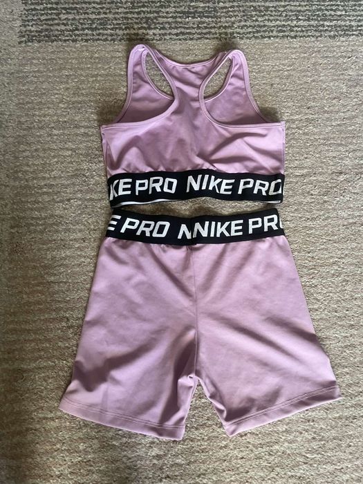 Nike pro комплект за момиче